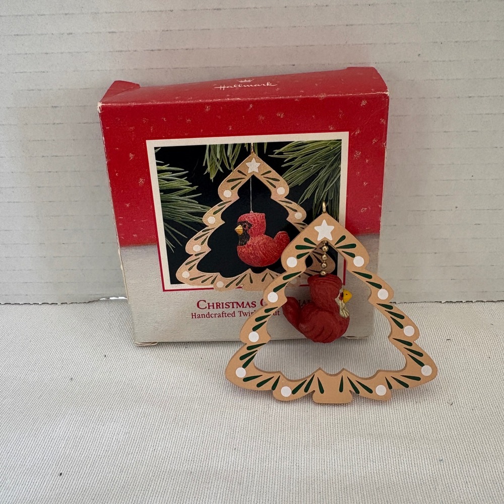 Vintage 1988 Hallmark‎ Keepsake Christmas Cardinal Twirl-About Ornament QX494-1